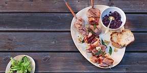 Fleischspiesse mit Speck