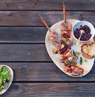 Fleischspiesse mit Speck