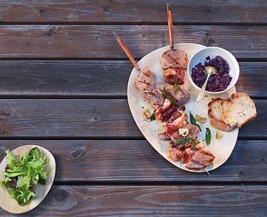 Fleischspiesse mit Speck