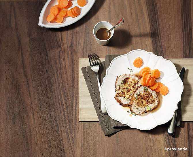 Gefüllte Kalbsschulter mit Steinpilzen und getrockneten Tomaten | Gustarium