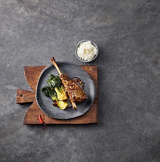 Geschmorte Short Ribs mit Pak Choi und Basmatireis