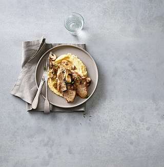 Kalbsplaetzli mit Pilzragout und Polenta