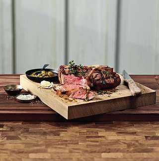 Porterhouse Steak vom Grill mit Chimichurri