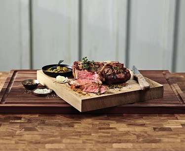 Porterhouse Steak vom Grill mit Chimichurri