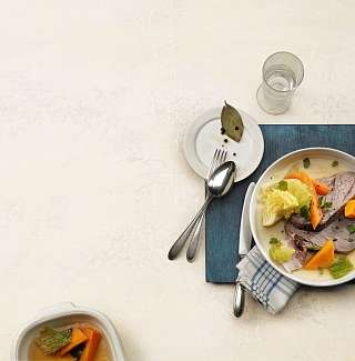 Potaufeu vom Rind mit Speck Kuerbis Rueebli und Wirz