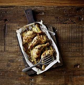 Pouletschenkel aus der Salzlake auf Lauchbett