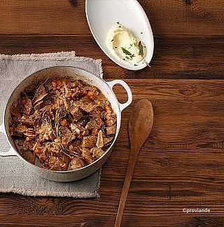 Rindsragout an Steinpilzsauce mit Selleriepueree Rindsragout an Steinpilzsauce mit Selleriepueree