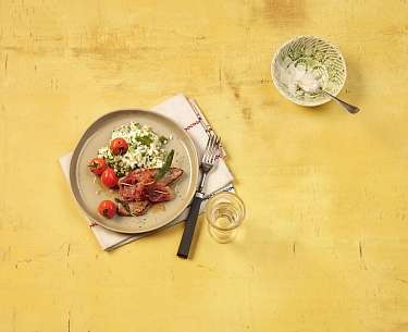 Saltimbocca vom Kalb mit Kraeuterrisotto