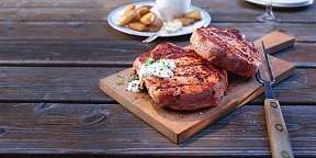 Schweinskotelett vom Grill  dunkles Bier