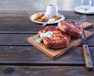 Schweinskotelett vom Grill  dunkles Bier