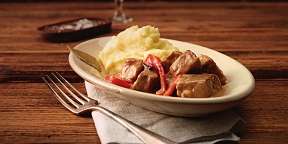 Schweinsragout mit Peperoni an Rahmsauce