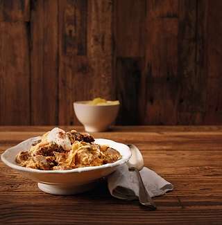 Szegediner Gulasch mit Rinds und Schweinefleisch