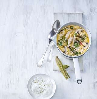 Tom Kha Gai oder Huehnersuppe Thai Style